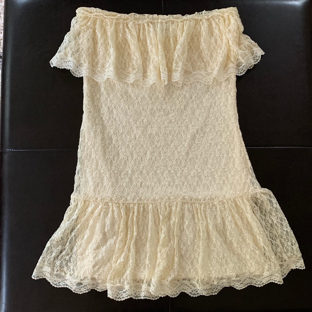 Strapless lace mini dress Moda International